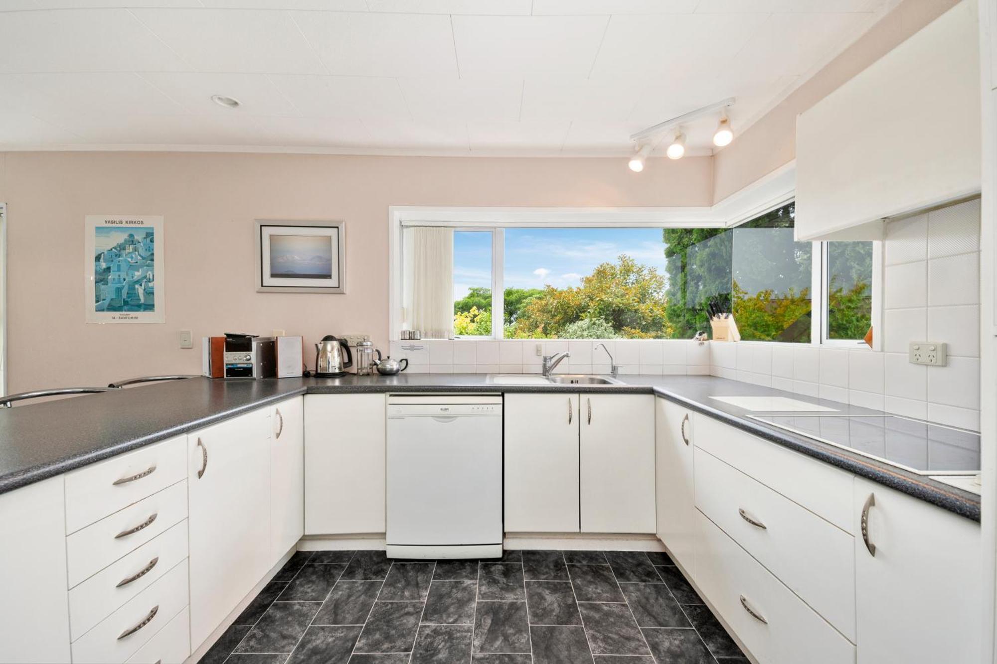 The White House - Taupo Holiday Home Экстерьер фото