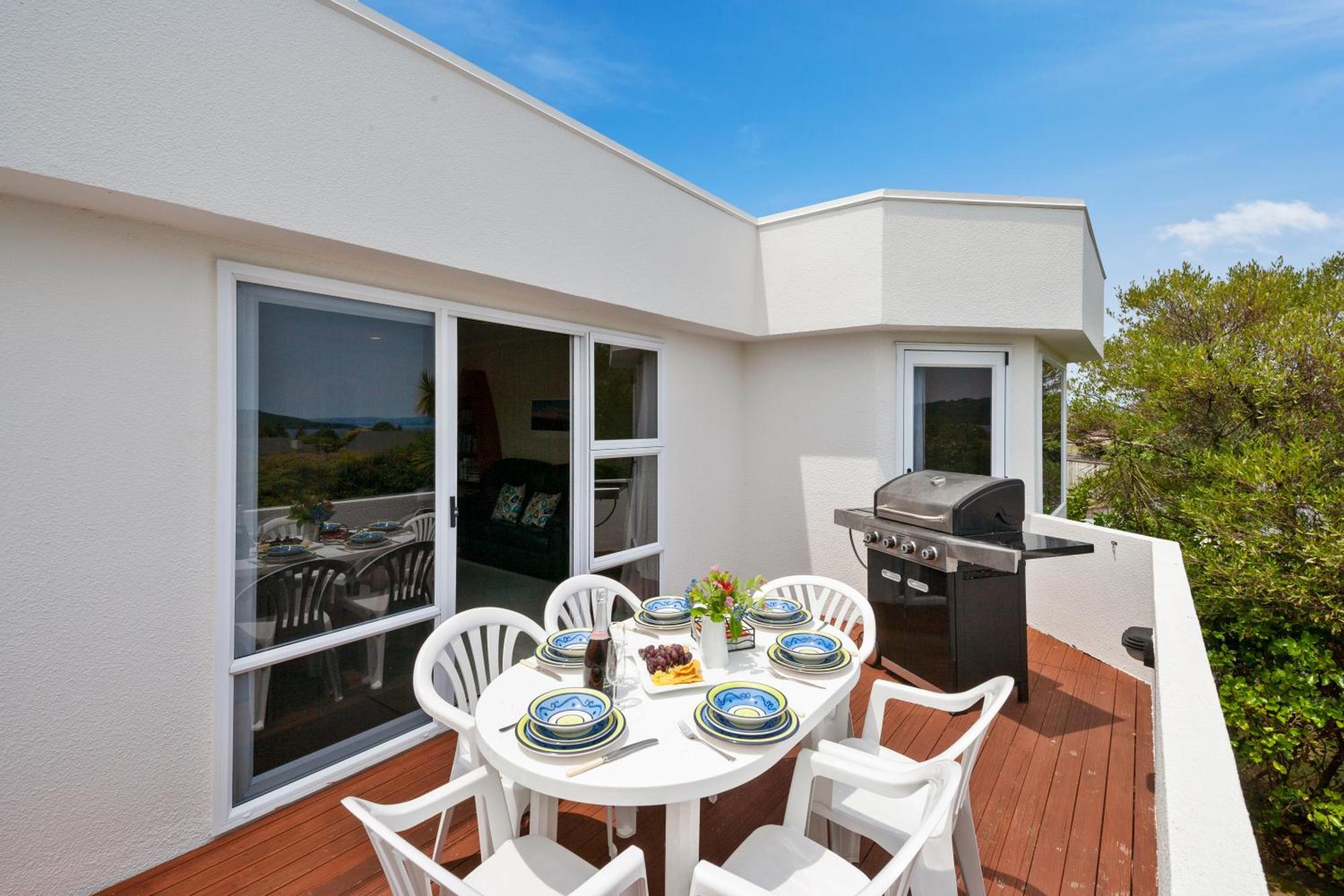The White House - Taupo Holiday Home Экстерьер фото